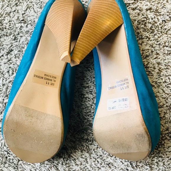 Teal blue ruffle top ladies size 11 heels, $25 - Picture 8 of 10